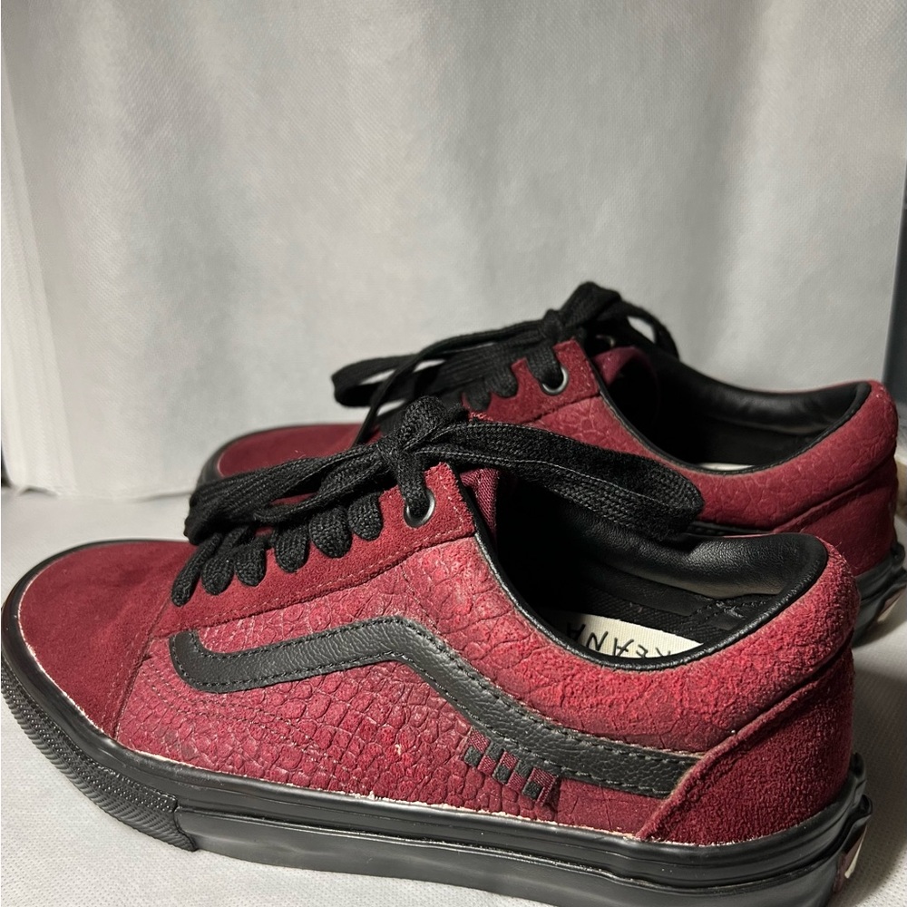 Burgundy Vans Skater Shoes in Size 5 Men’s/ 6 Women’s